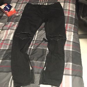 M1 Black MNML Jeans **Sold On Different Website**